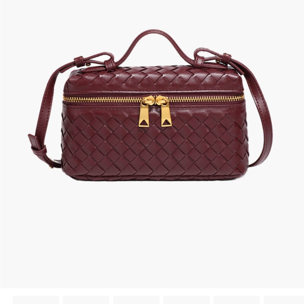 Crossbody handbag